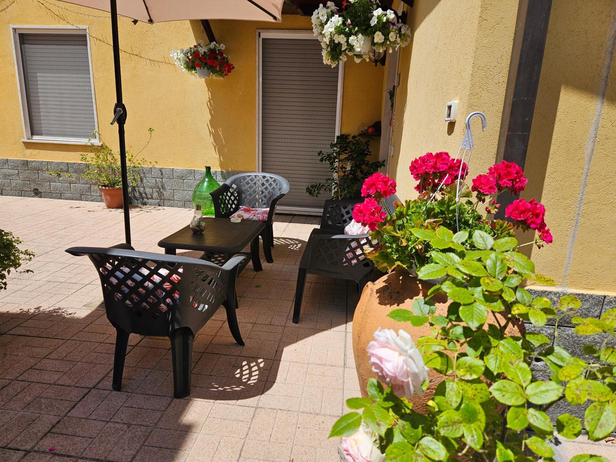 Il Pepe Rosa Di Anna E Silvano Sarzana Esterno foto